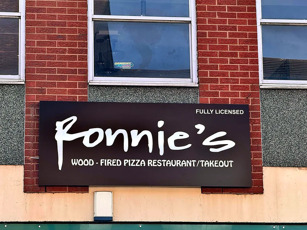 Ronnie's — restaurant fascia signage by New Smart Signs
